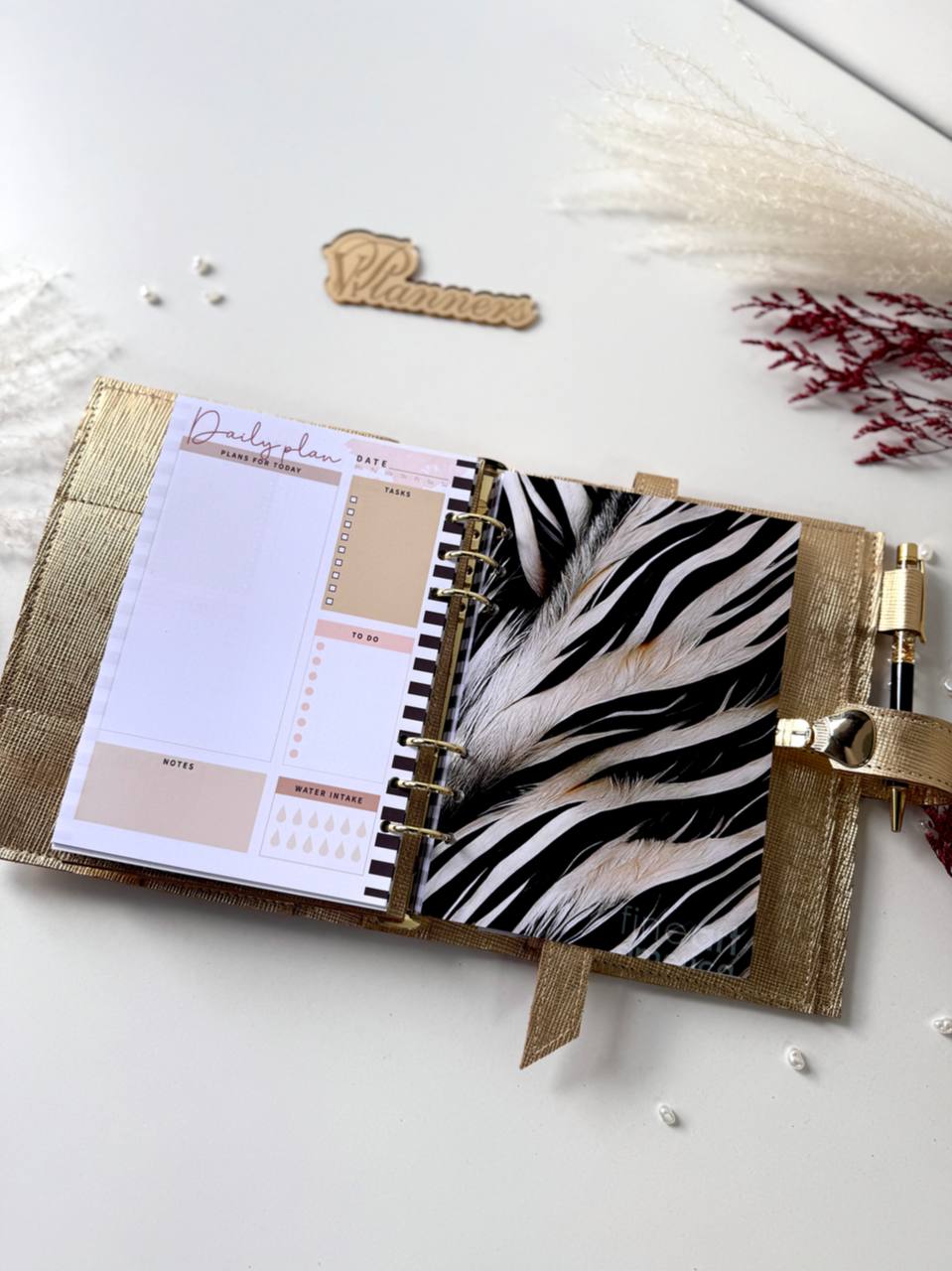 Couverture de carnet en cuir doré A5. Agenda A5 en cuir italien naturel doré, carnet à anneaux a5, modèle en cuir, classeur à anneaux A5, classeur a5, modèle de portefeuille en cuir, portefeuille à anneaux.