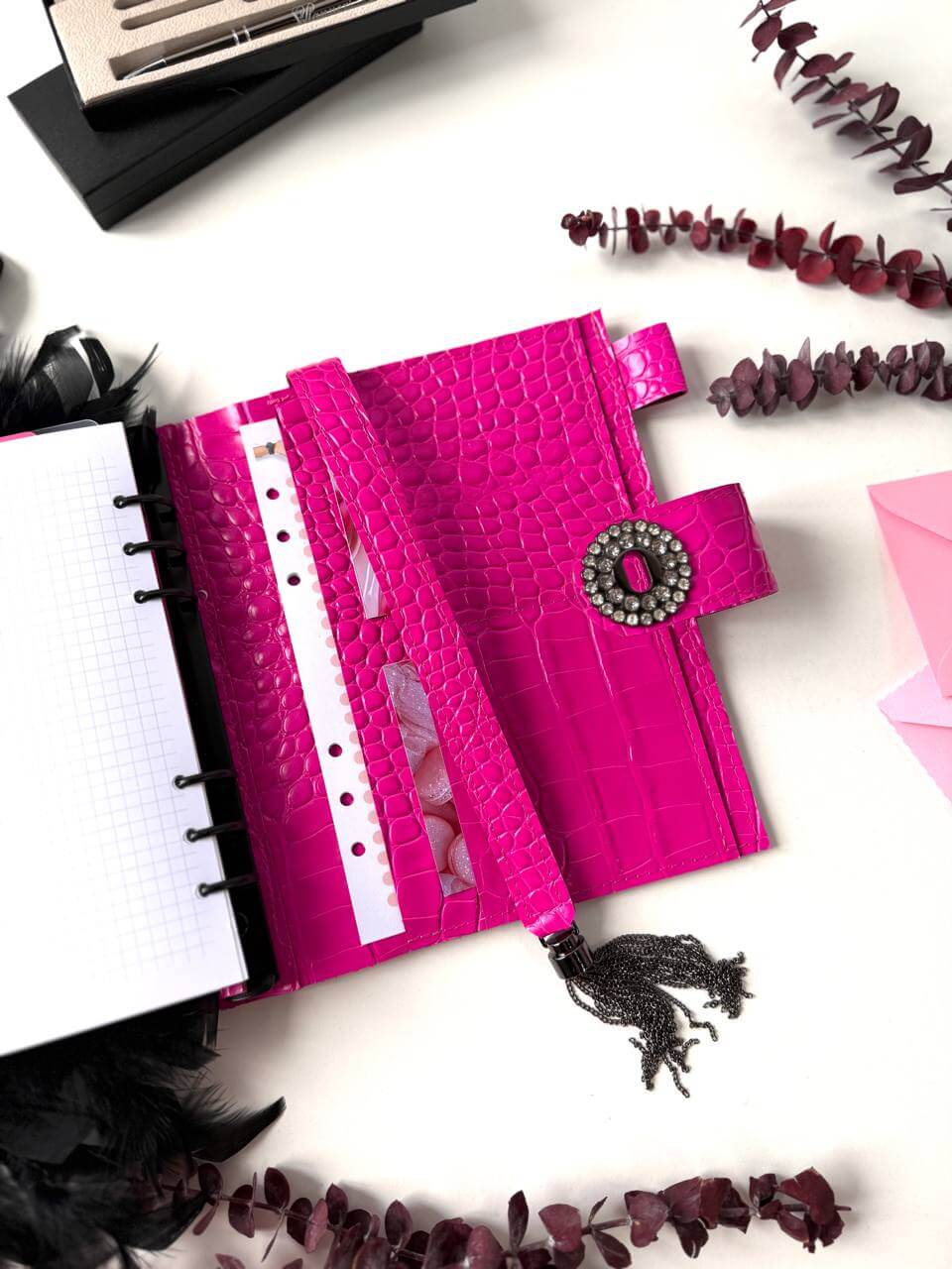 Hot pink leather planner A5 with black furniture and gifts 🎁