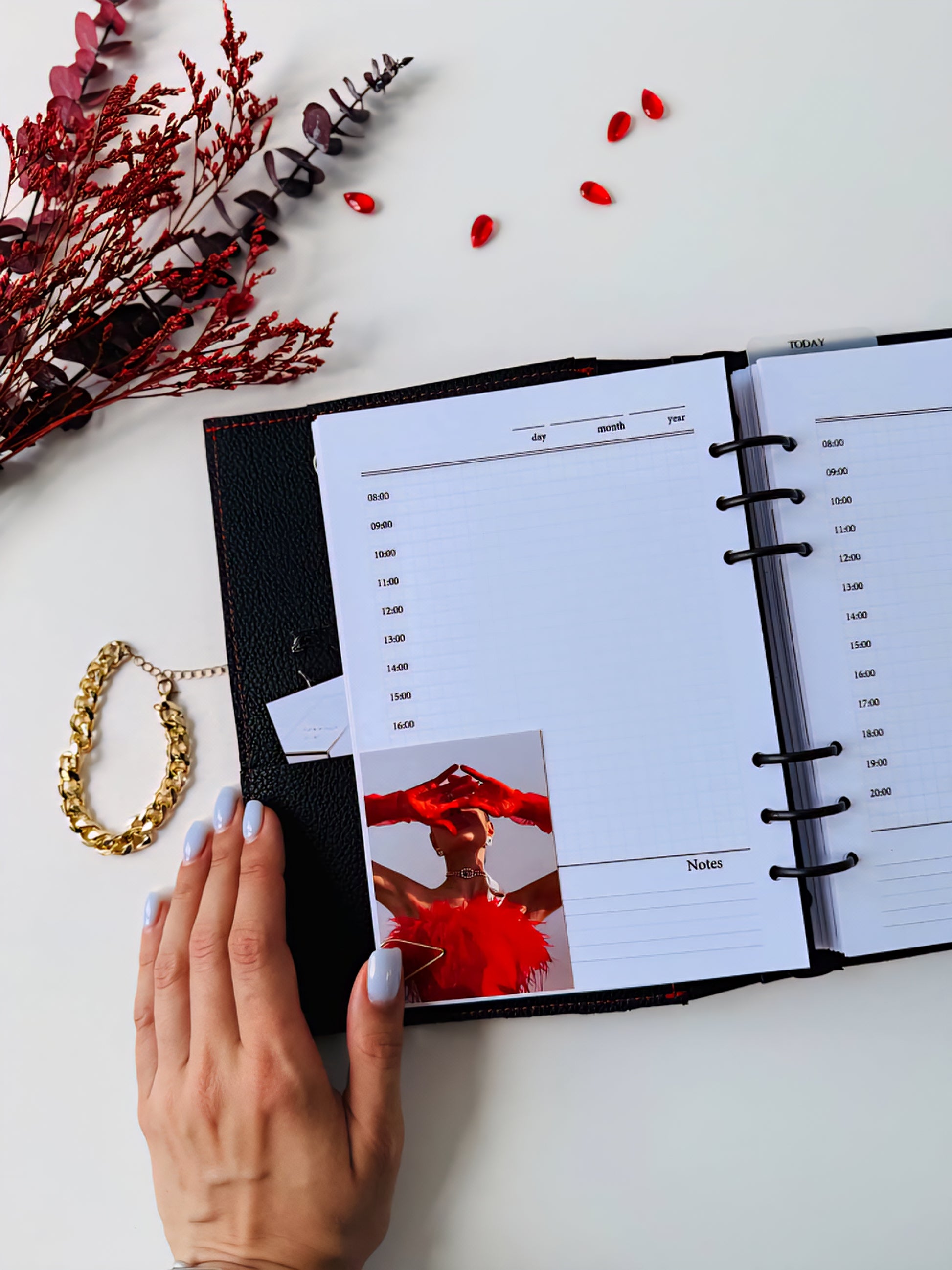 An exquisite and functional gift set for those who appreciate elegance and order.