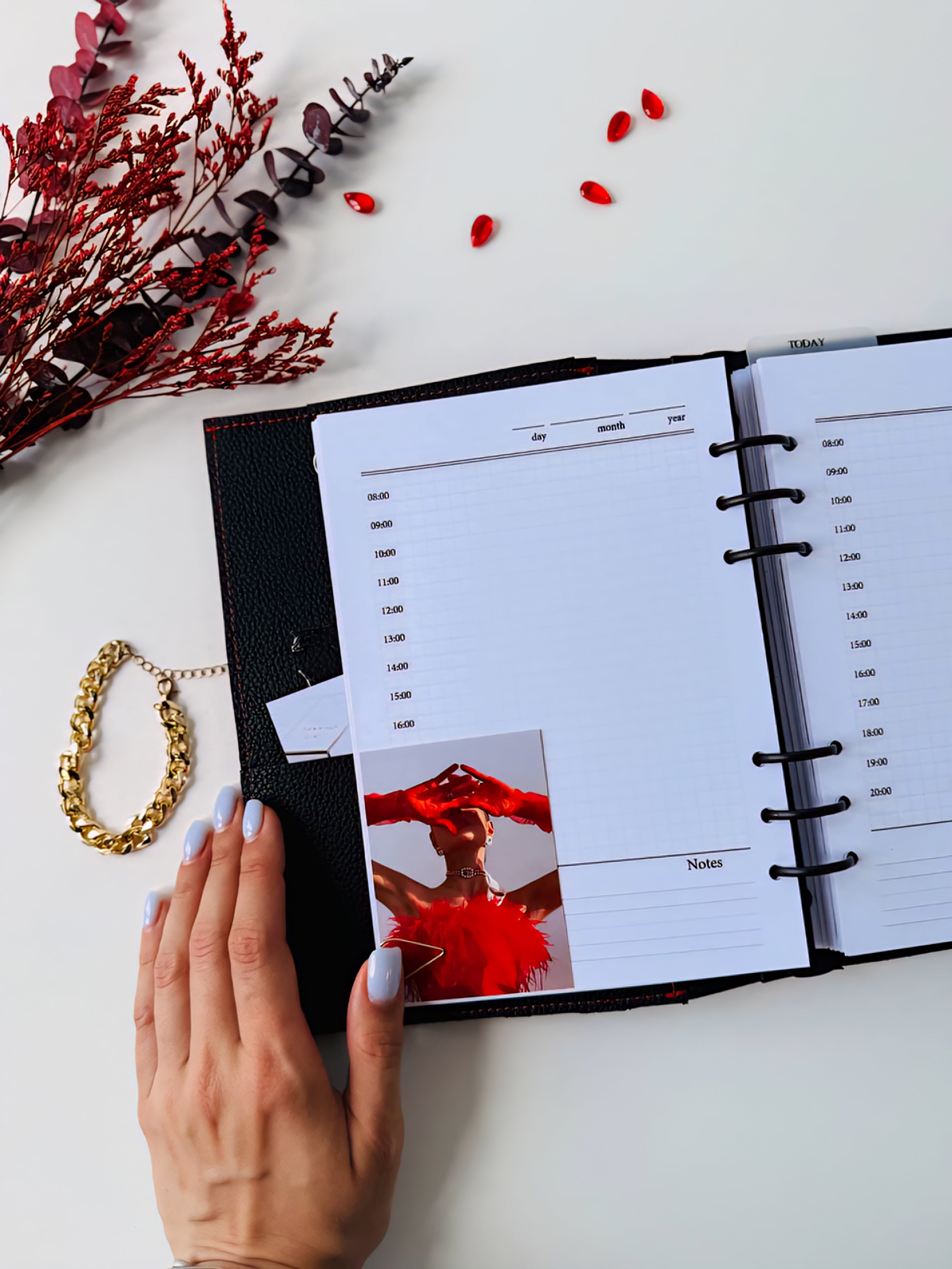 An exquisite and functional gift set for those who appreciate elegance and order.