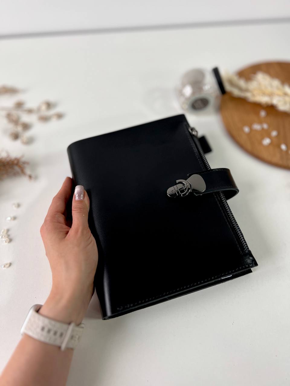 Black Natural Leather Planner A5 binder 6 rings, black classic leather notebook cover with binder 6 rings for documents format A4 and A5.