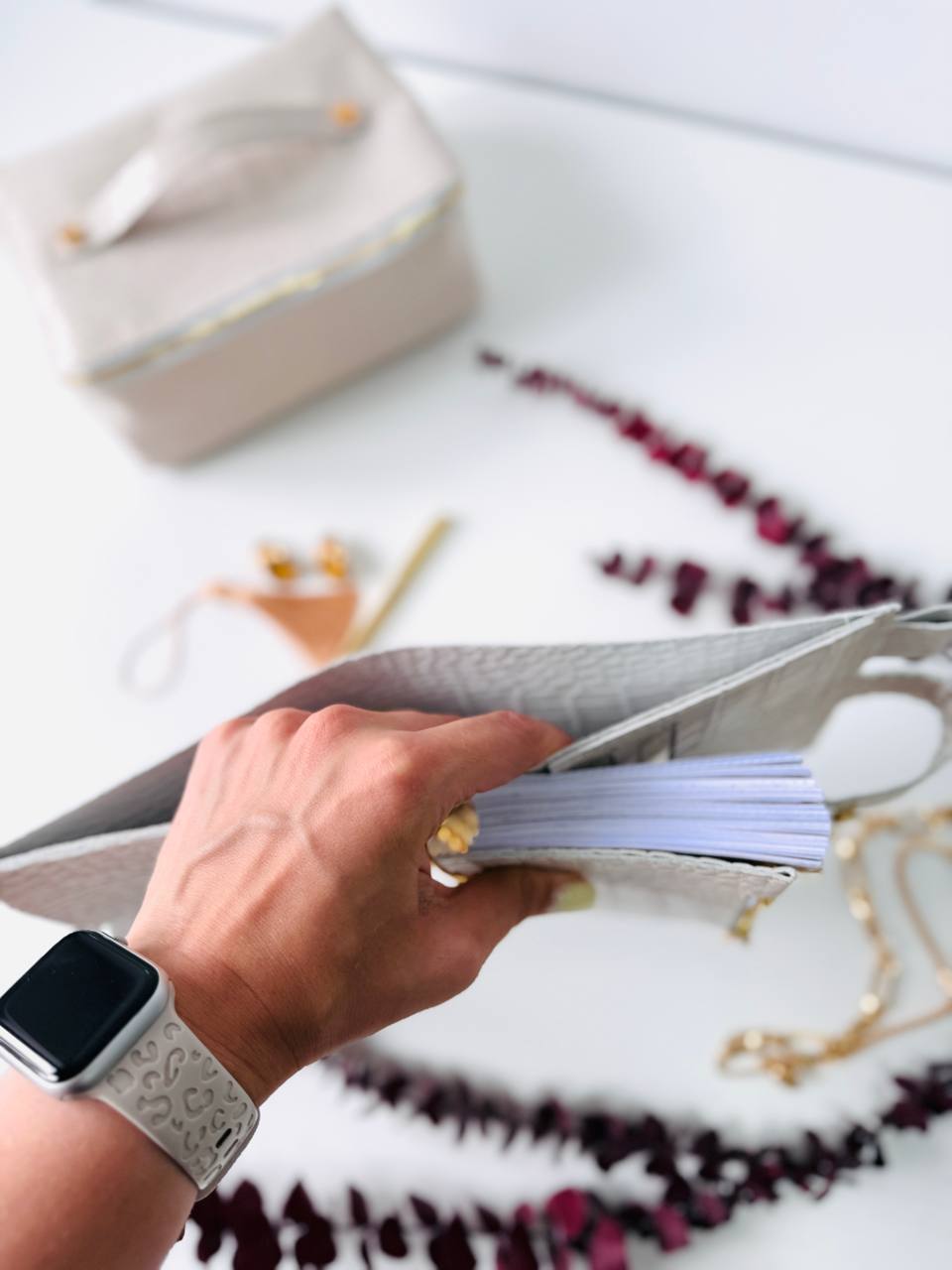 Elegant A7 dated 2026 Planner in a Storage Case - Natural Italian Leather