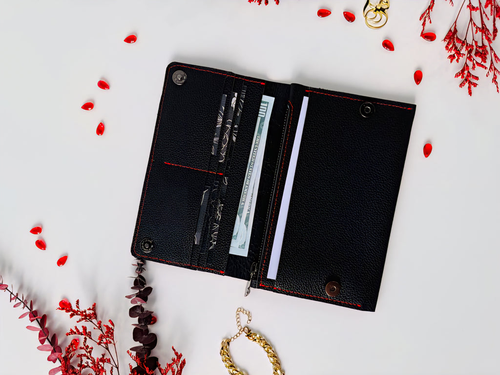 An exquisite and functional gift set for those who appreciate elegance and order.