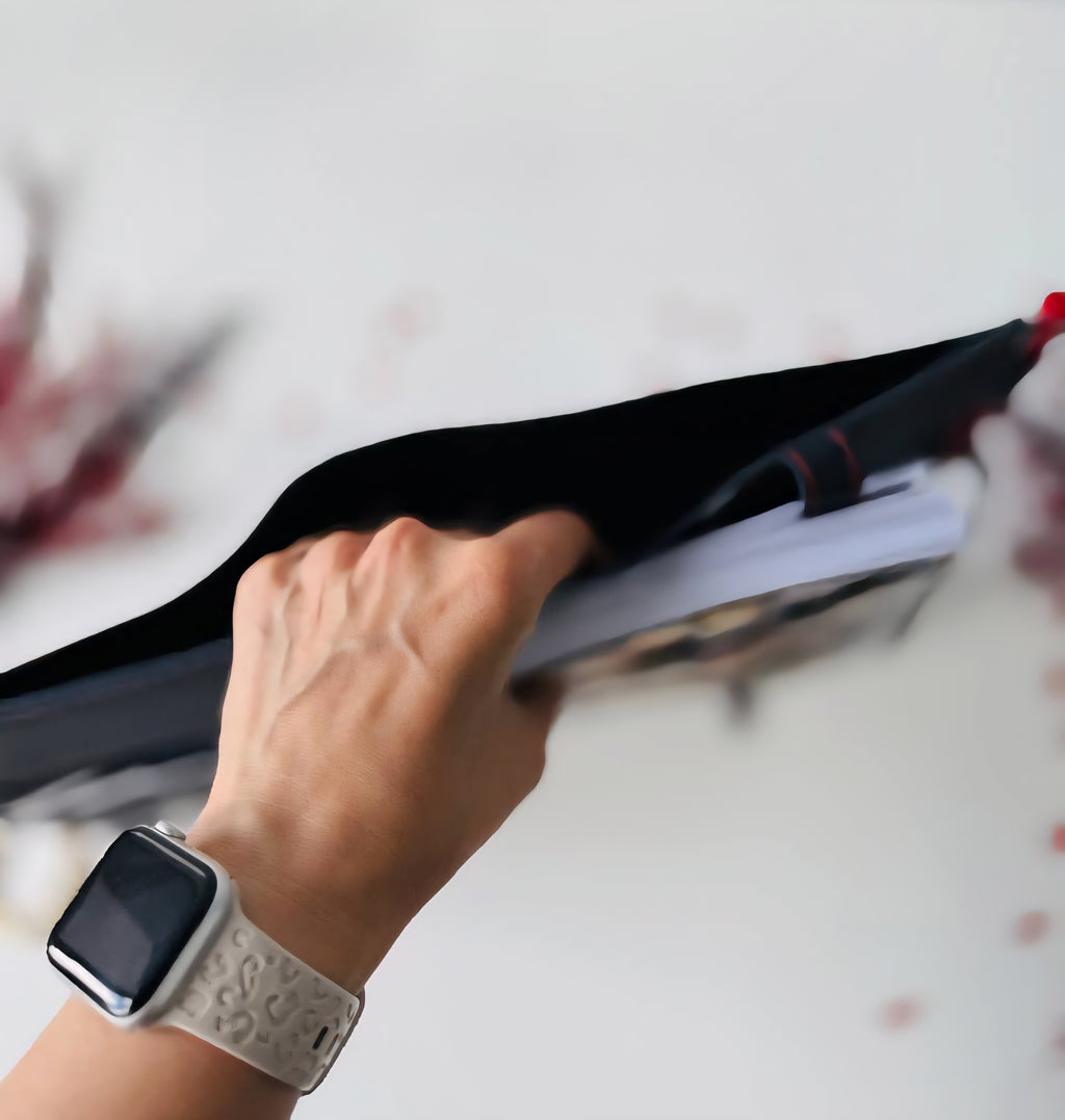 An exquisite and functional gift set for those who appreciate elegance and order.