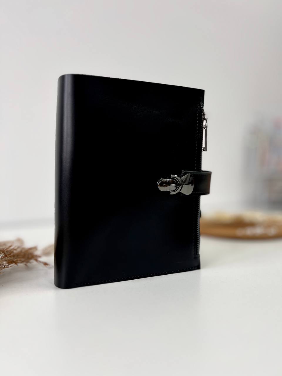 Black Natural Leather Planner A5 binder 6 rings, black classic leather notebook cover with binder 6 rings for documents format A4 and A5.