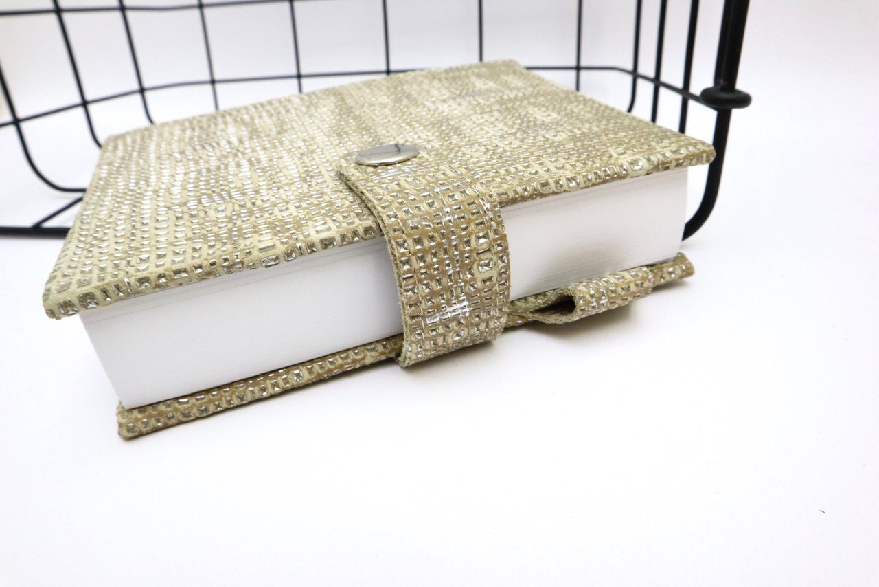 Mini leather notebook A7, 400 pages for the note.