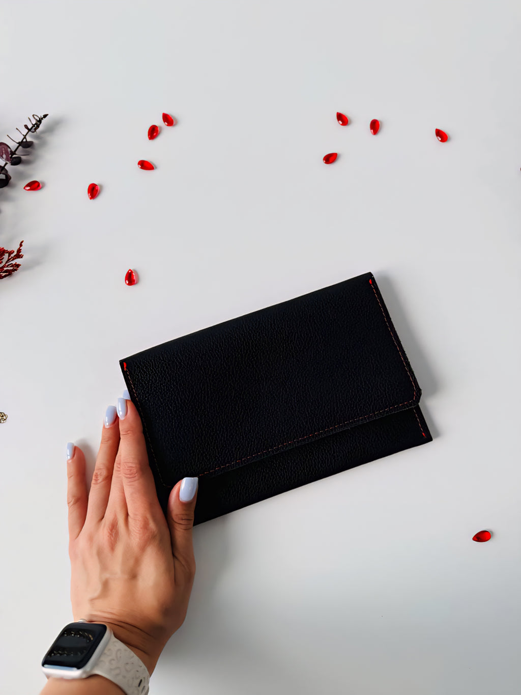 An exquisite and functional gift set for those who appreciate elegance and order.