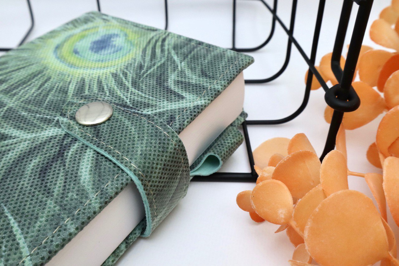 Mini leather notebook A7, 400 pages for the note.