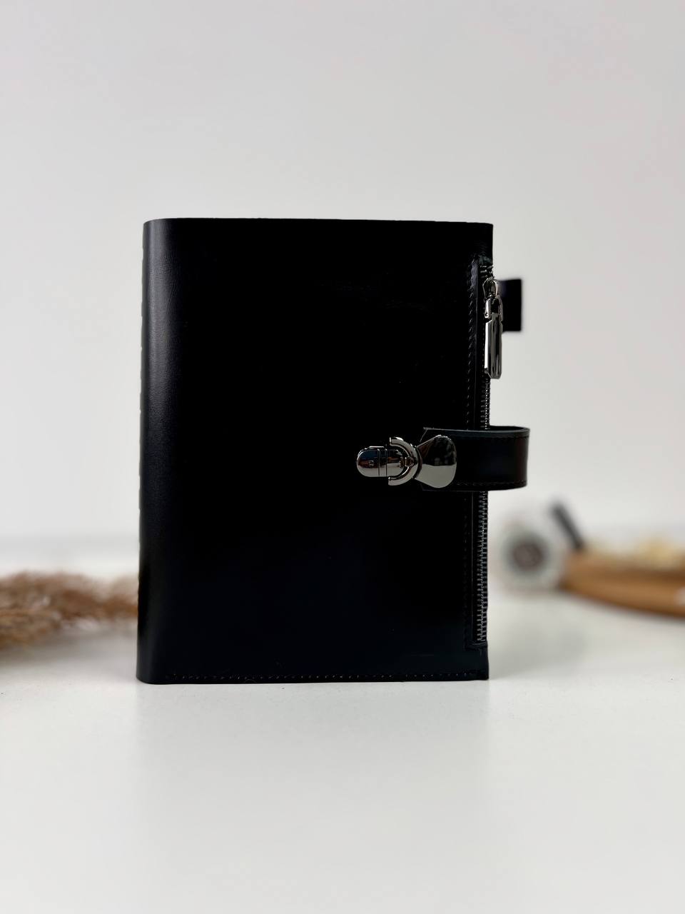 Black Natural Leather Planner A5 binder 6 rings, black classic leather notebook cover with binder 6 rings for documents format A4 and A5.
