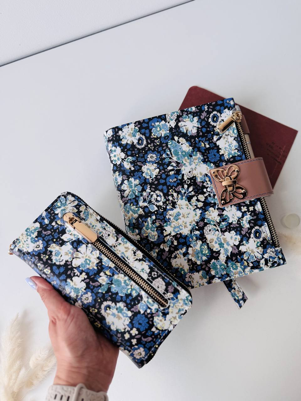 Flowers leather planner A5 binder with wallet.