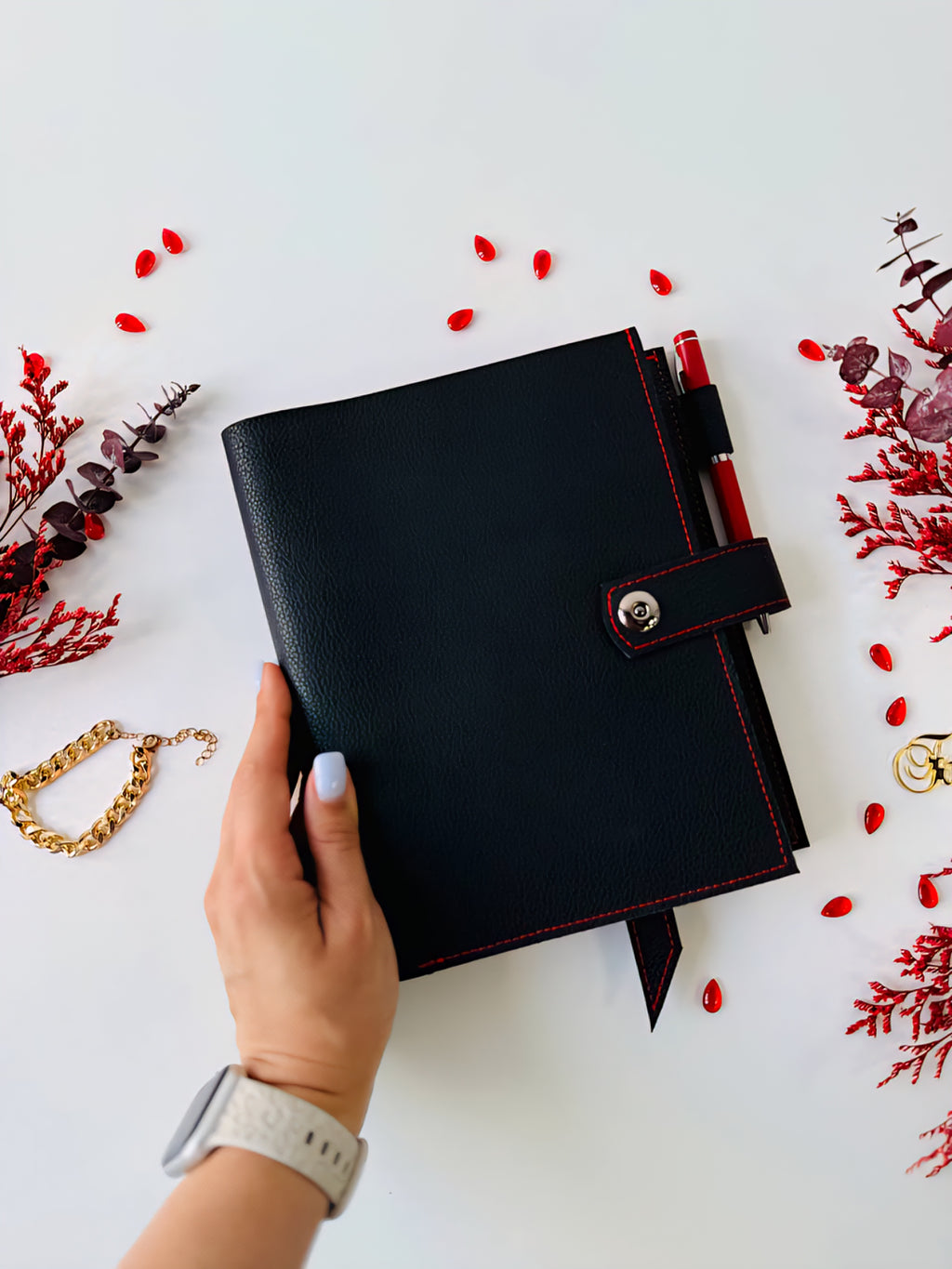 An exquisite and functional gift set for those who appreciate elegance and order.