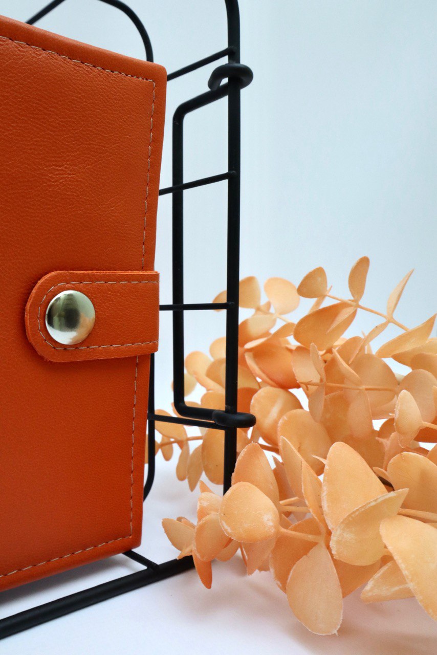 Mini leather notebook A7, 400 pages for the note.